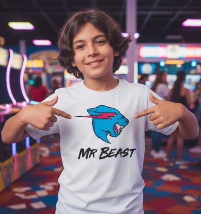 niño con camiseta blanca mr beast