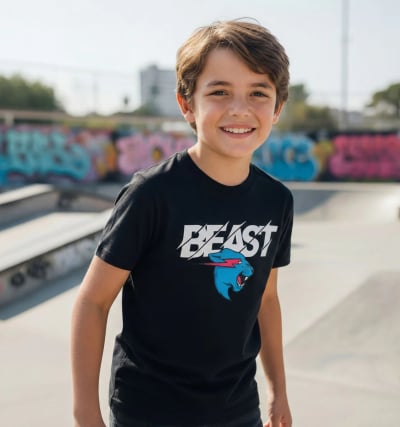 niño con camiseta negra mr beast
