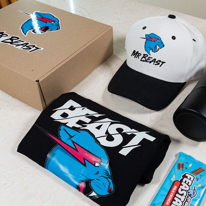 combo regalo mr beast gorra blanca camiseta negra y feastable de milk crunch